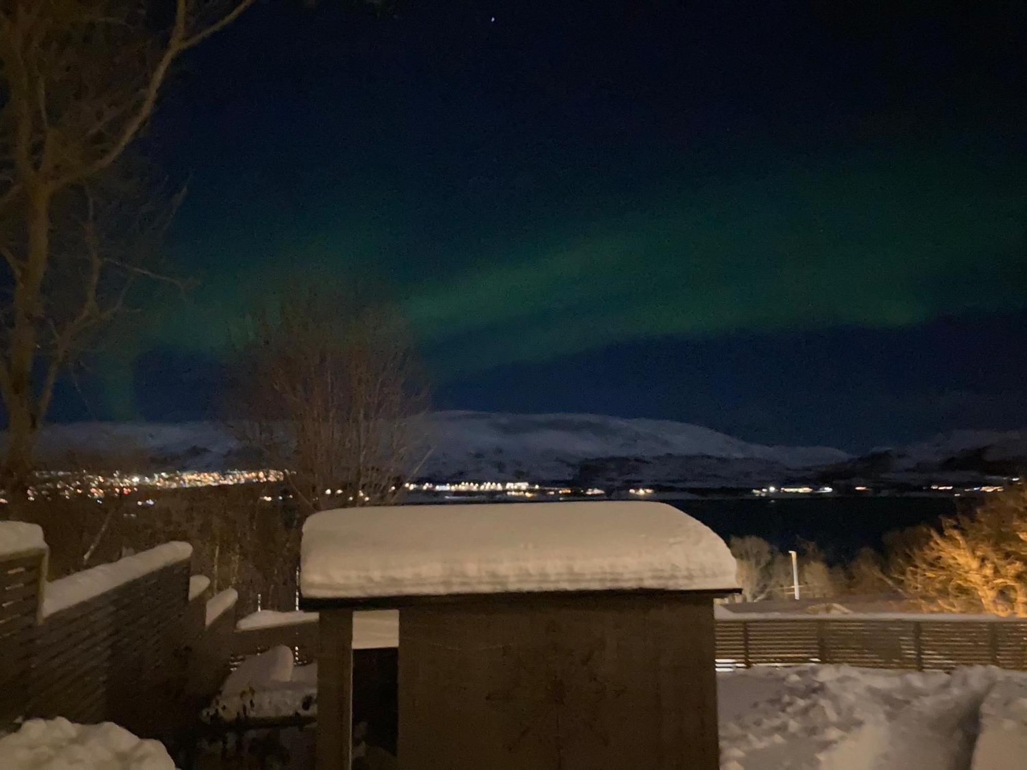 A Place For Aurora In Wintertime And Midnight Sun In Summer-Time! Tromsø Buitenkant foto